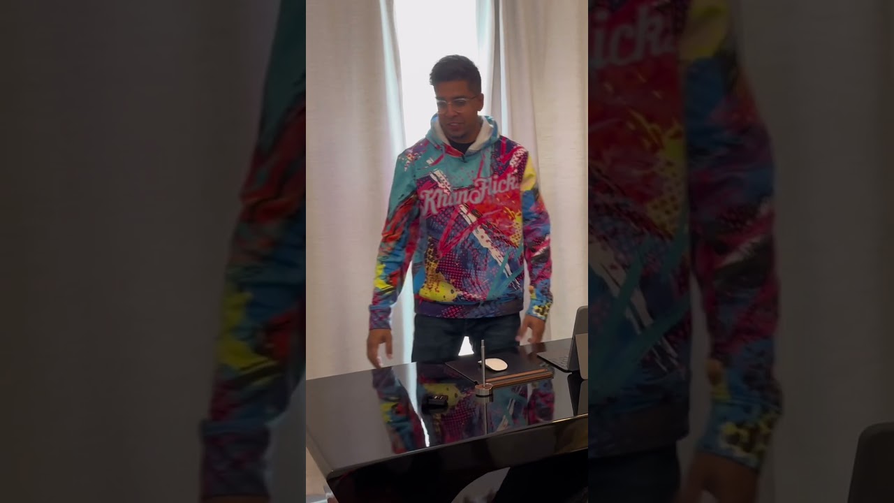 Abstract Gloss Computer Dust Collector Review: Style & Function