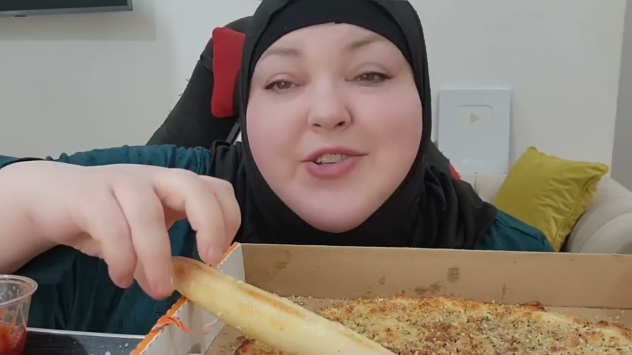 Foodie Beauty's Little Caesars Binge: Food Addiction Red Flags