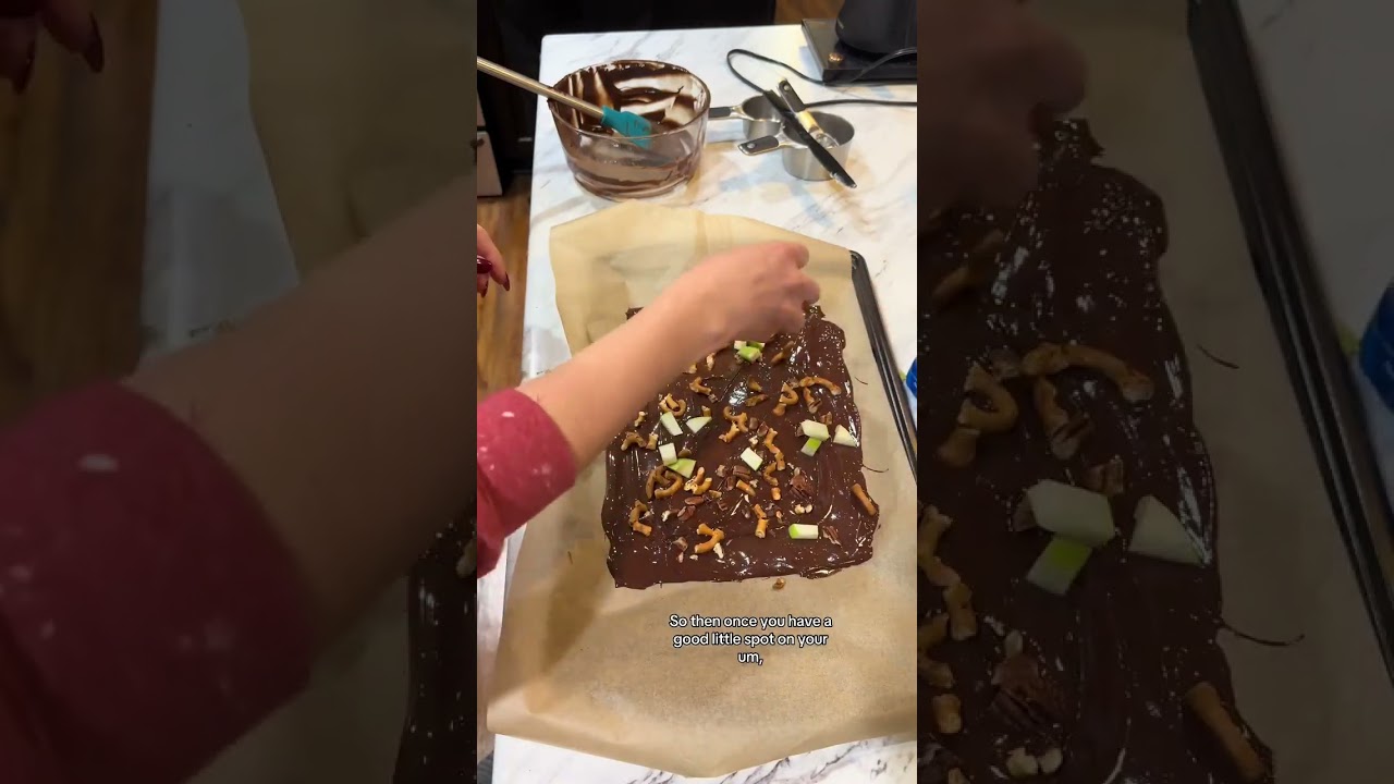Easy Chocolate Caramel Apple Bark Recipe (5 Ingredients!)