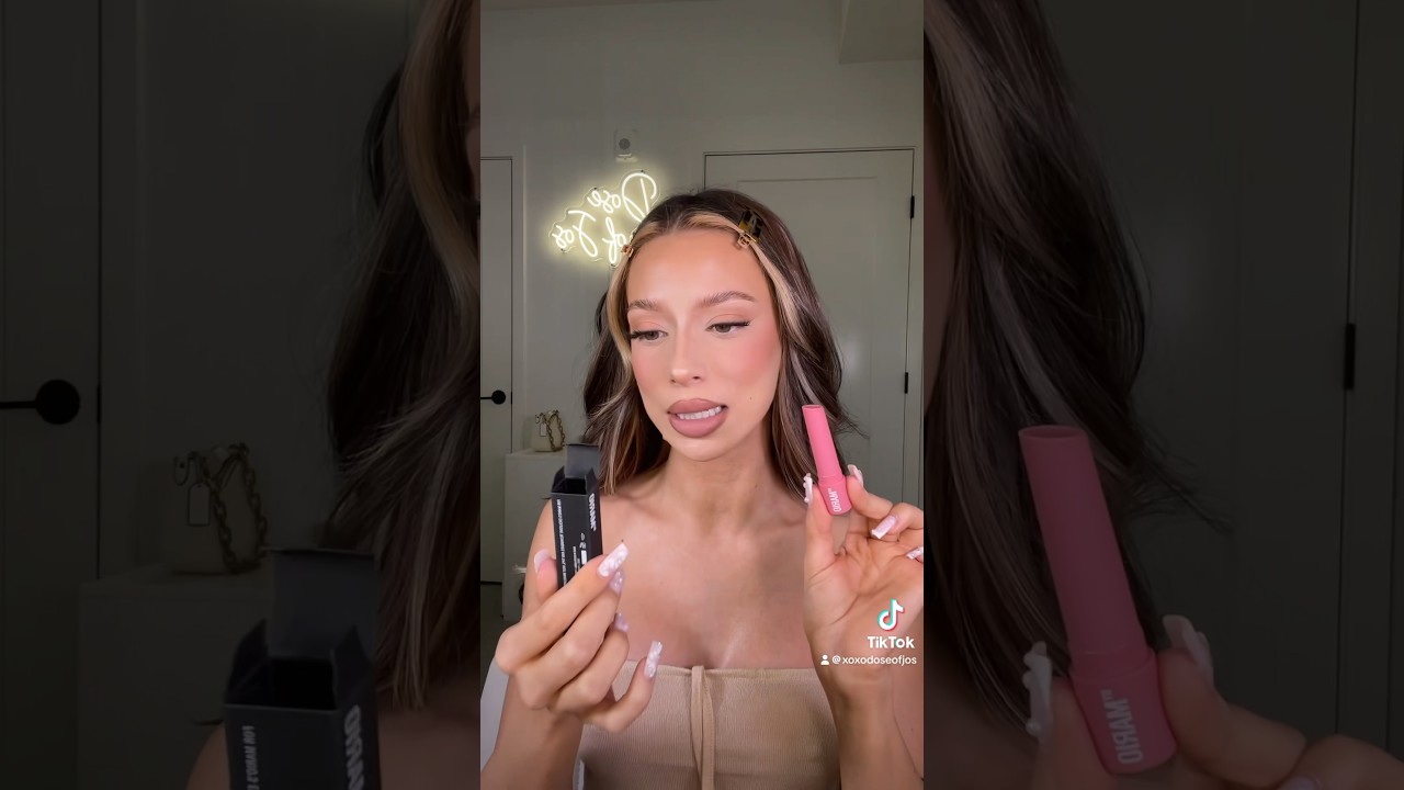 MAC Viva Planet Lipstick Review: Cool-Toned Pink Perfected