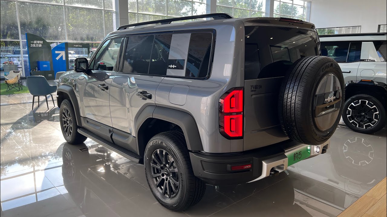 Tank 300 SUV Trim Comparison: Base vs Performance Models