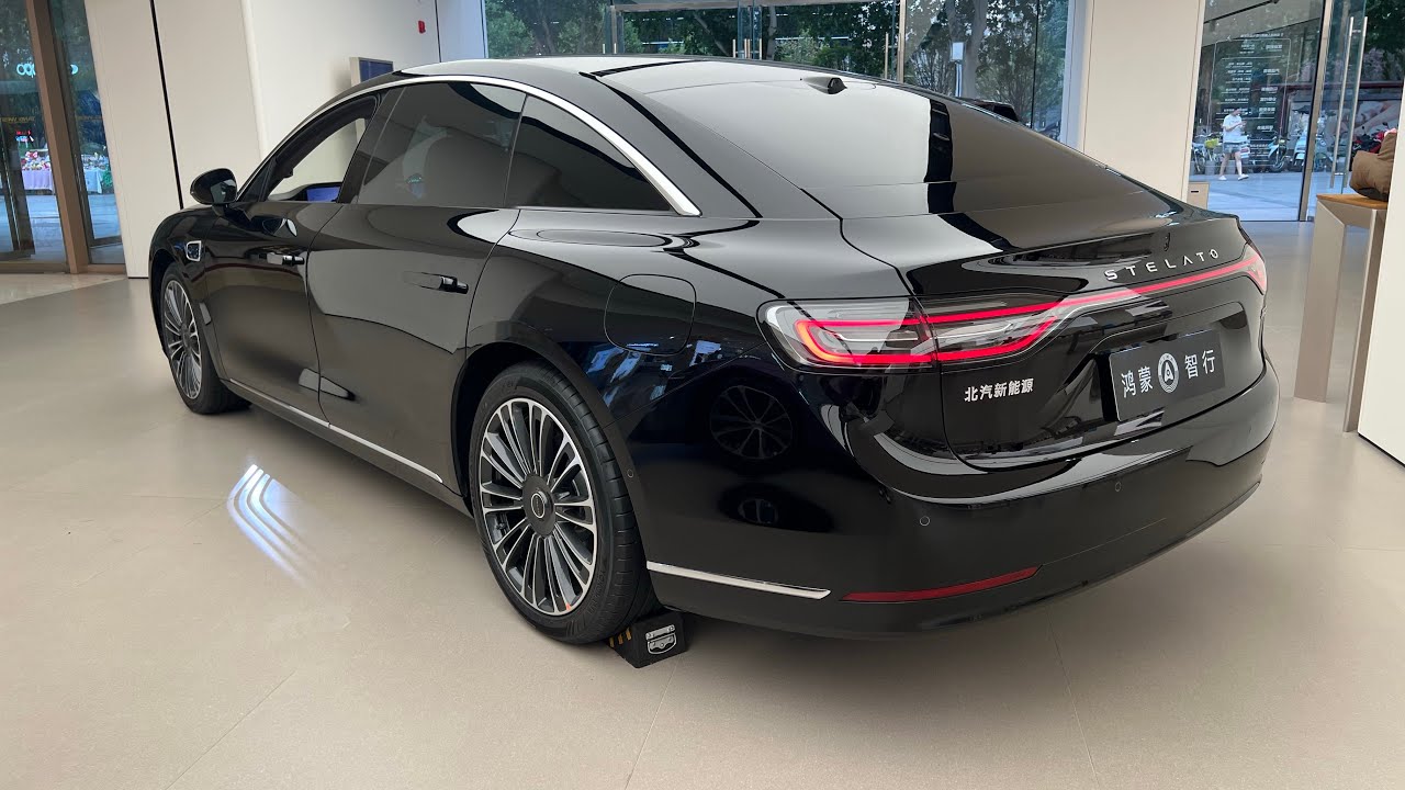 2025 Huawei S9 Review: Luxury REV/EV Sedan Guide