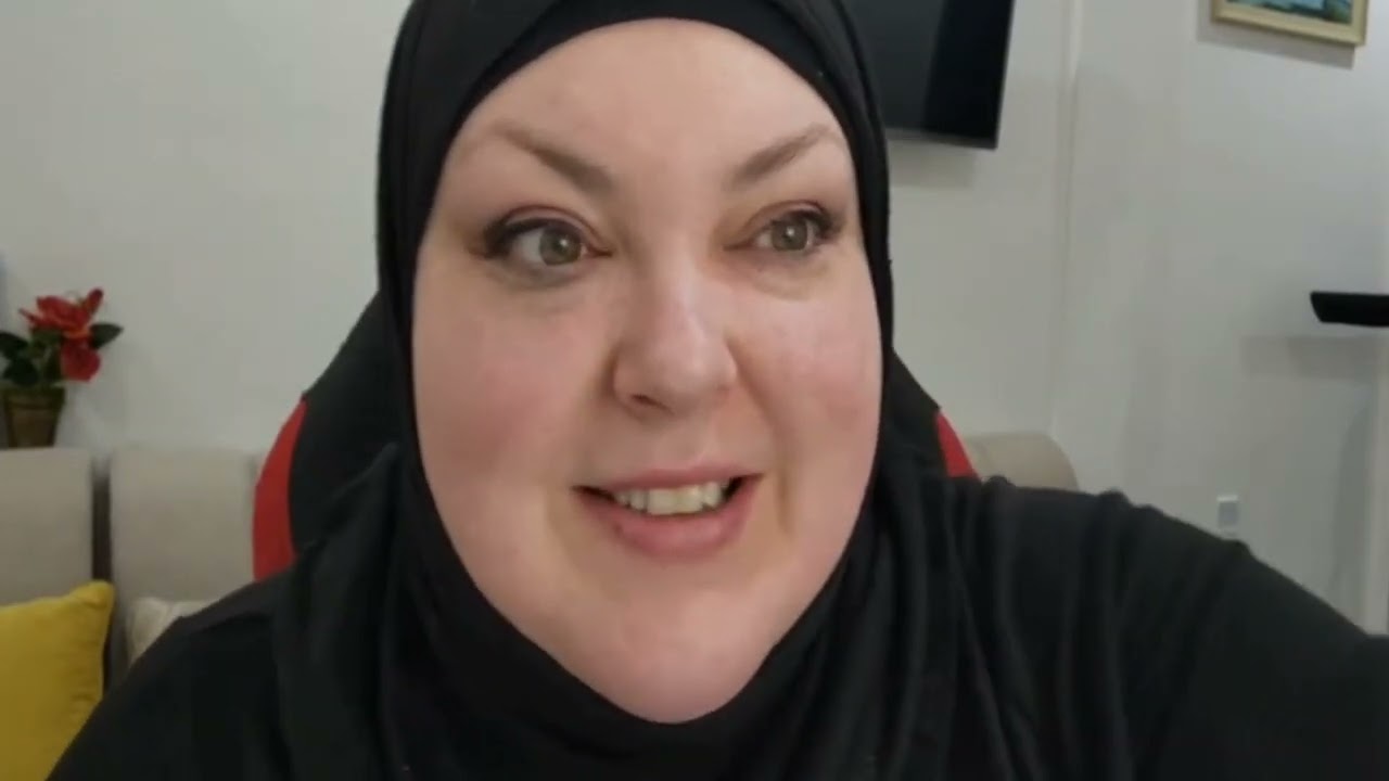 YouTuber's Filter Fail Exposes Body Image Issues in Influencer Culture