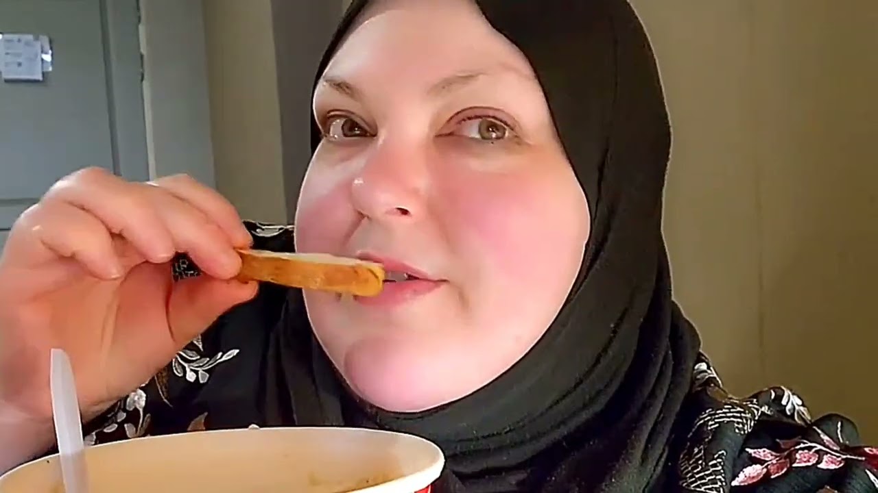 Why Food Portions Shock Travelers (And How to Adapt)