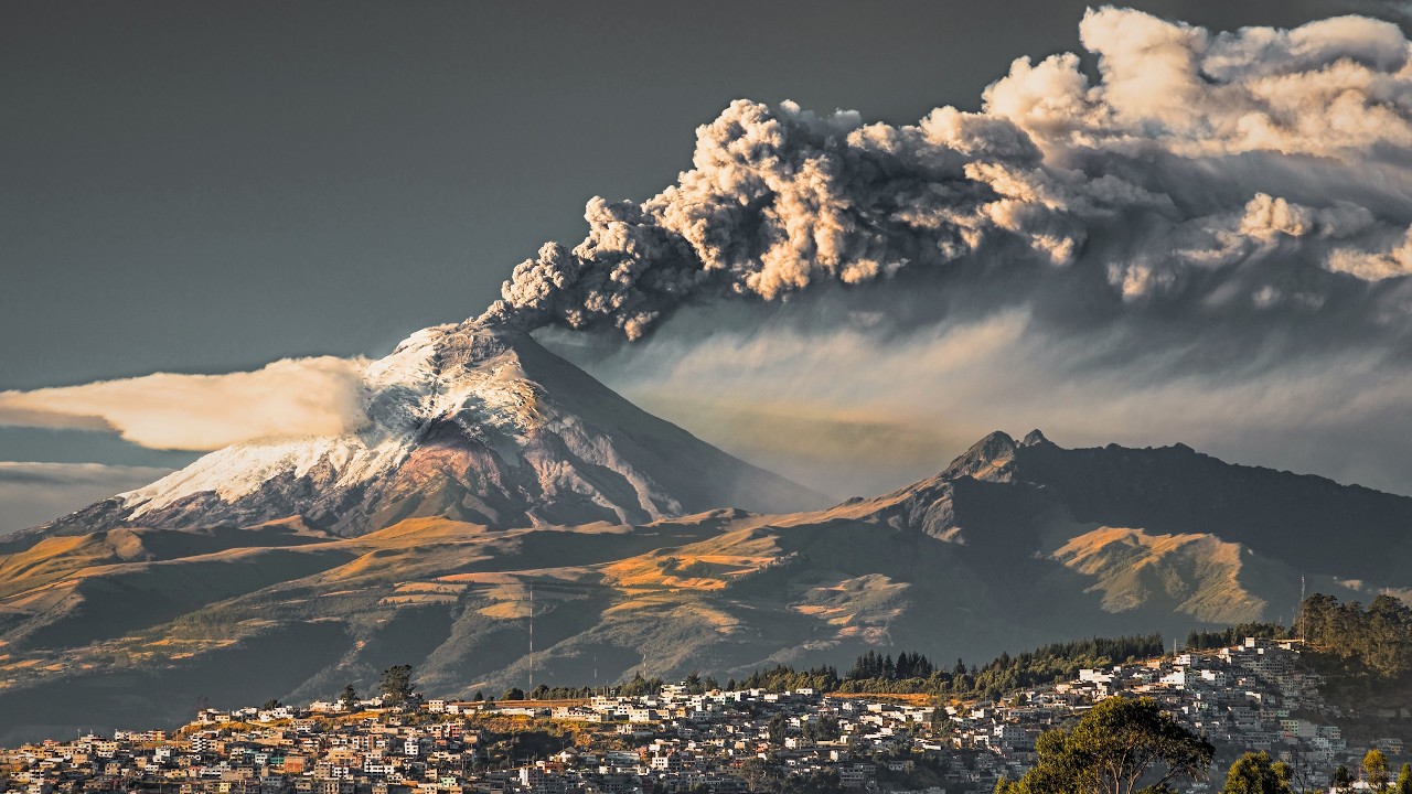 Ecuador Travel Guide: Natural Wonders & Cultural Treasures