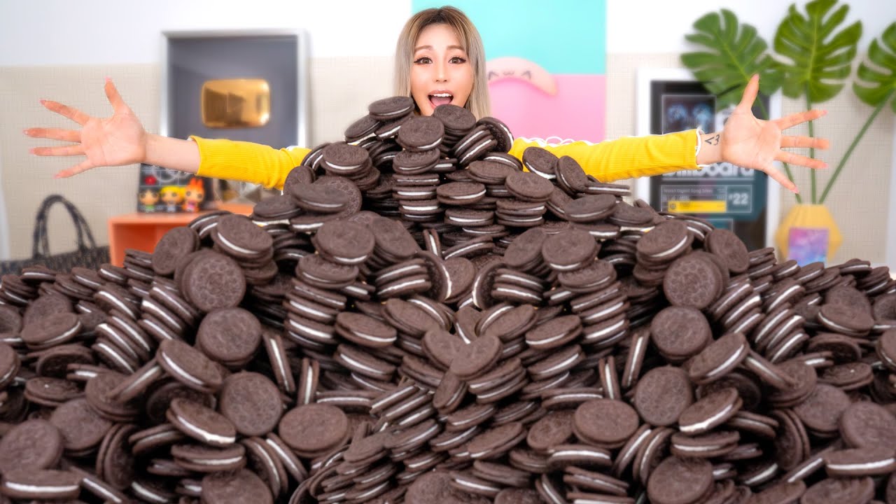 Giant Oreo DIY Guide: Baking a 1,000-Cookie Monster Treat