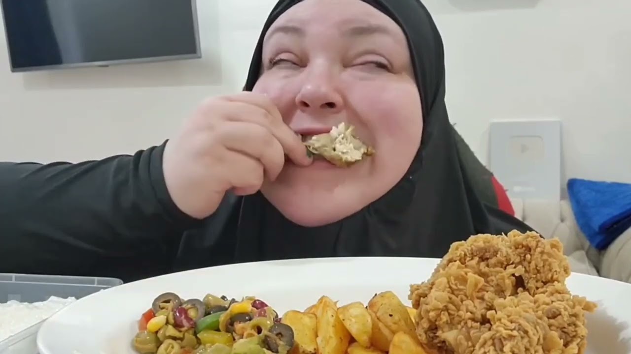 Decoding Foodie Beauty's Disturbing Eating Habits and Psychology