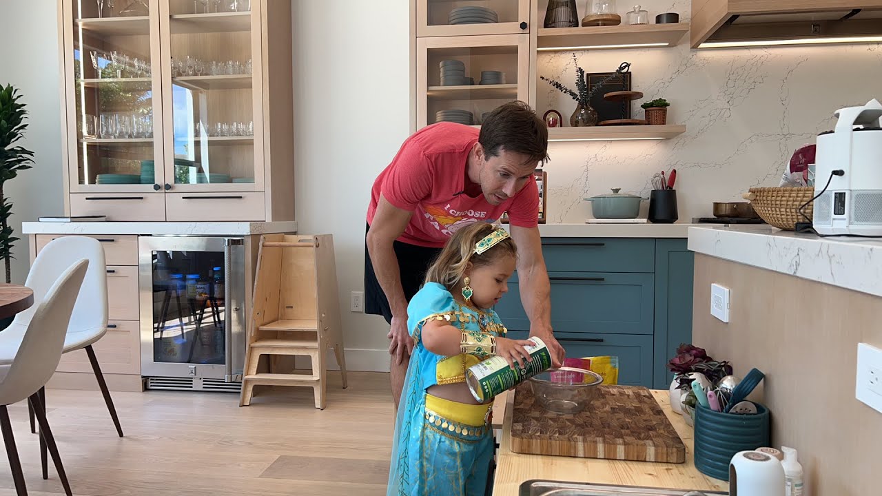 Easy Homemade Gummy Bears Recipe (Healthy, 3-Ingredient)