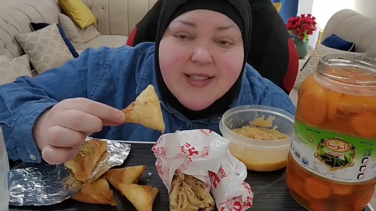 Mukbang Health Risks: Why Extreme Eating Videos Cause Alarm