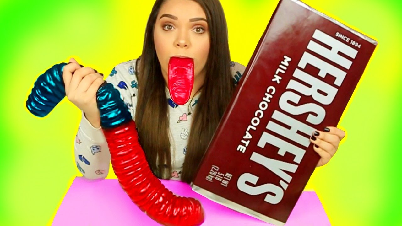 Giant Candy Unboxing Review: 5lb Hershey Bar & Gummies Tested