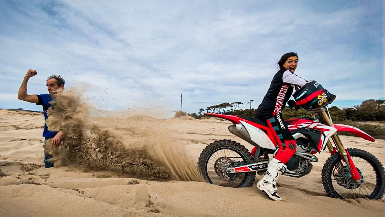 Sand Motocross Mastery: Throttle Control Secrets from a Pro Rider
