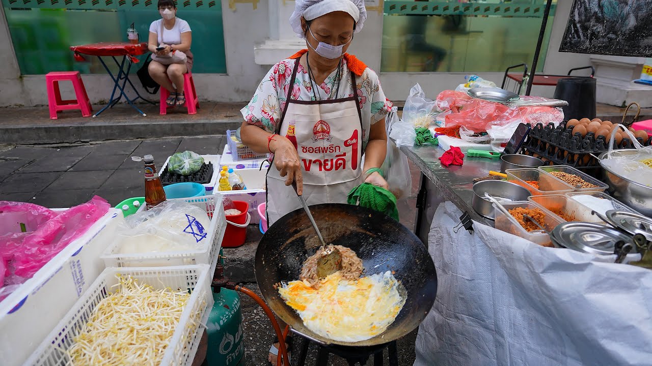 Auntie's Unique Pad Thai Burrito in Bangkok Chinatown