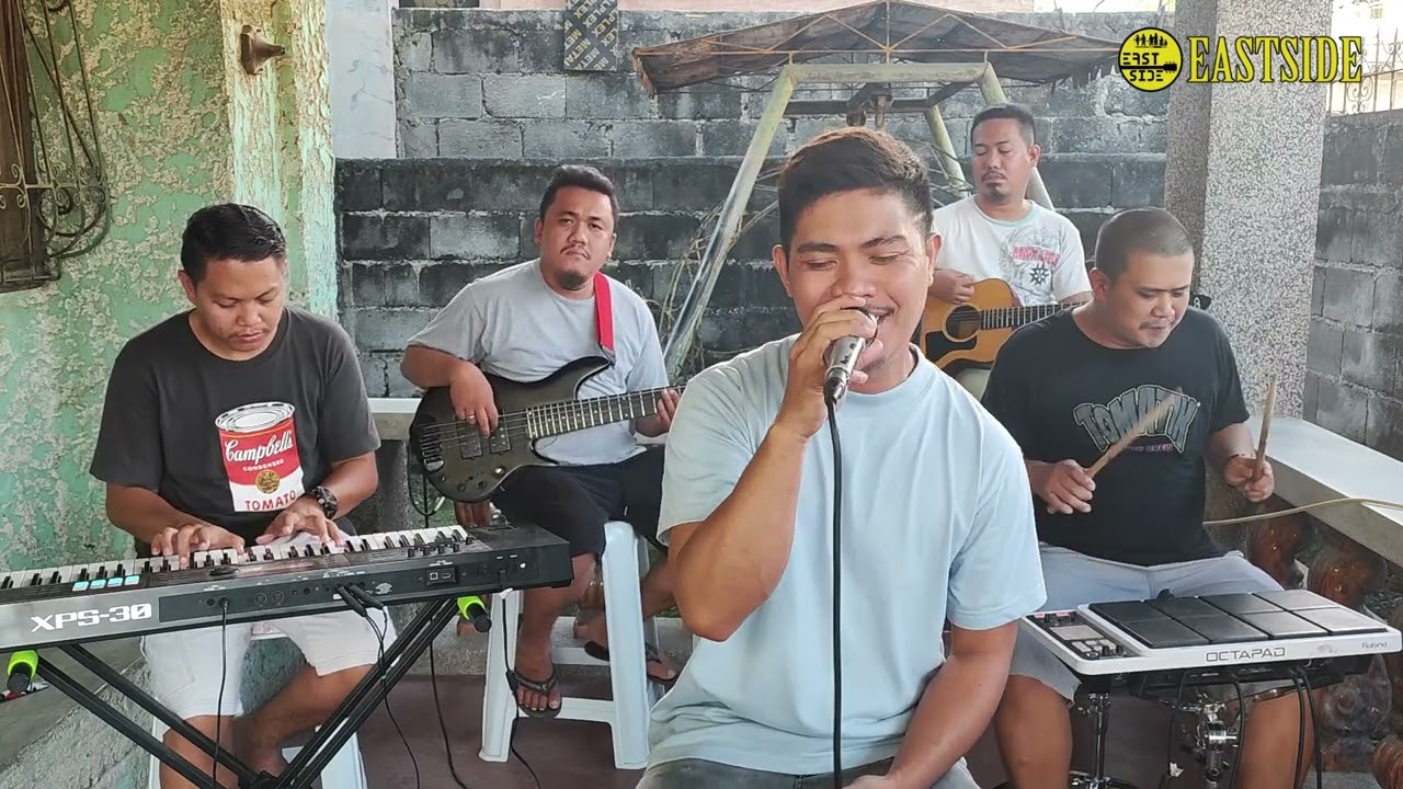 Understanding "Right Here Waiting": Lyrics Analysis & Meaning