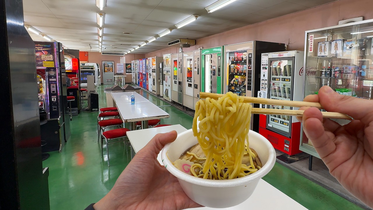 Japan's Highway Vending Machines: Hot Ramen, Spicy Burgers & Retro Treats