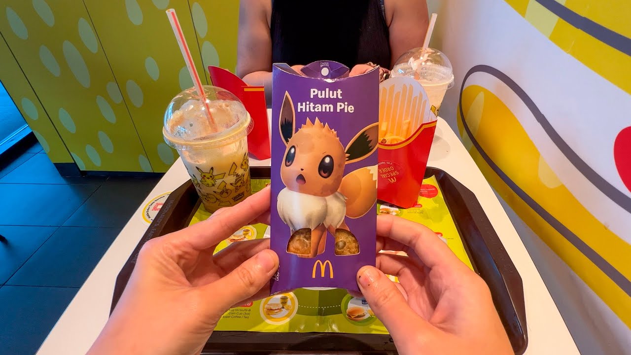 Singapore McDonald's Pokemon Menu Review: Unboxing Charizard Burger & Pikachu Drinks