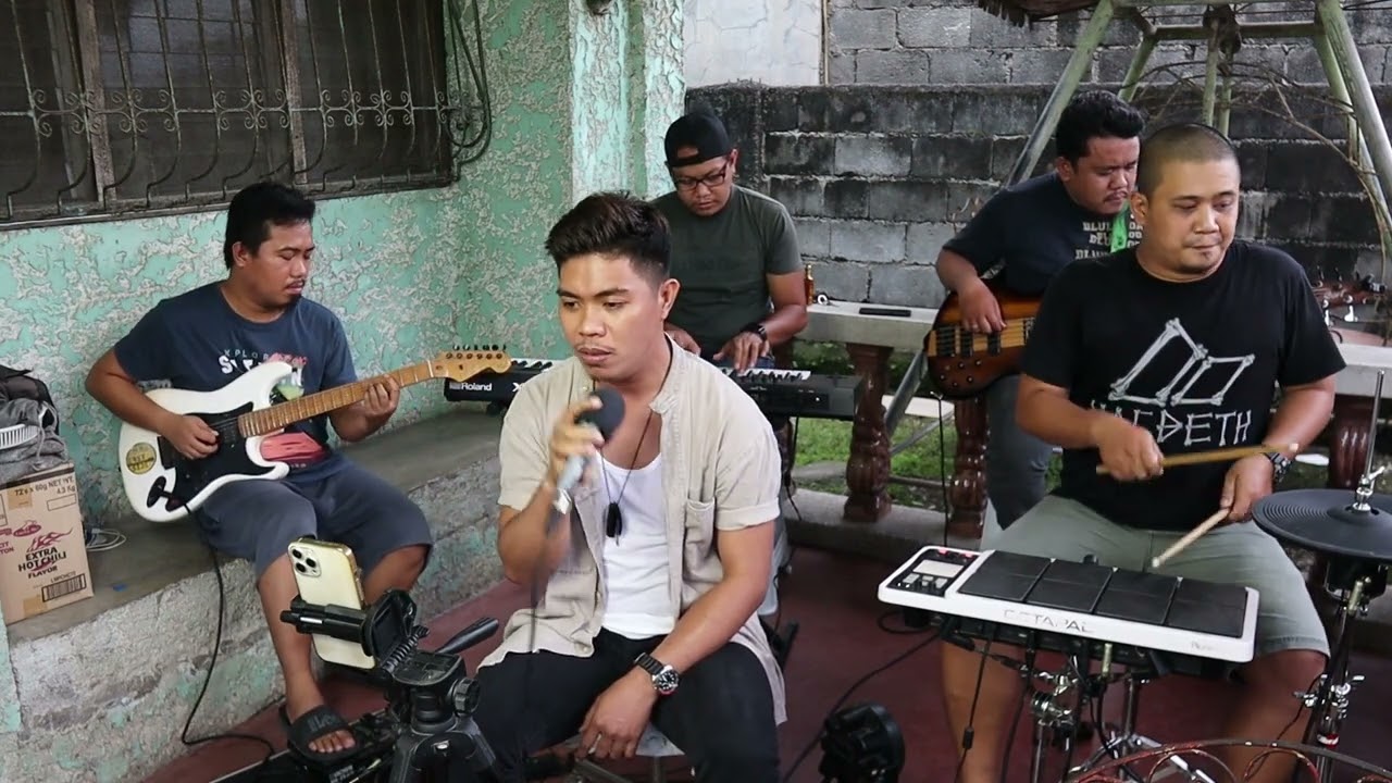 Understanding the Emotional Depth of Classic Love Songs