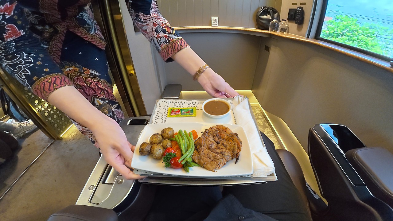 Argo Semeru Executive Class Review: Luxury Train Travel in Indonesia