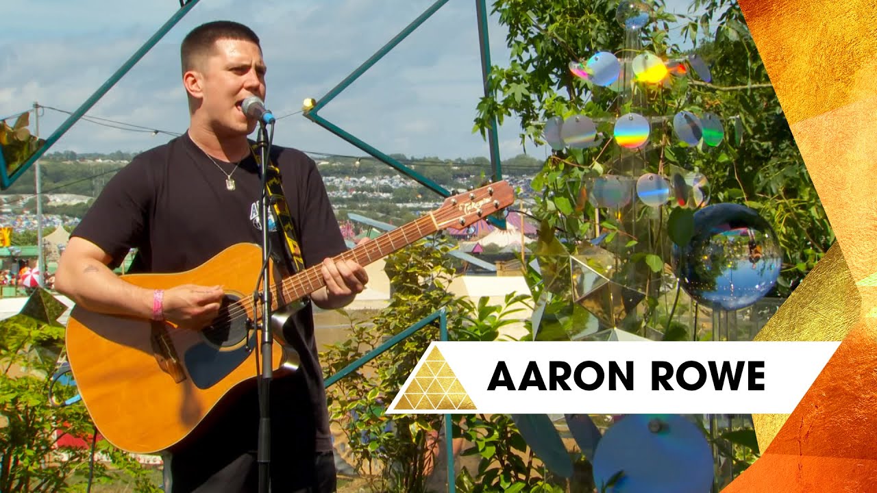 Urban Isolation in Modern Music: Lyrical Analysis & Insights