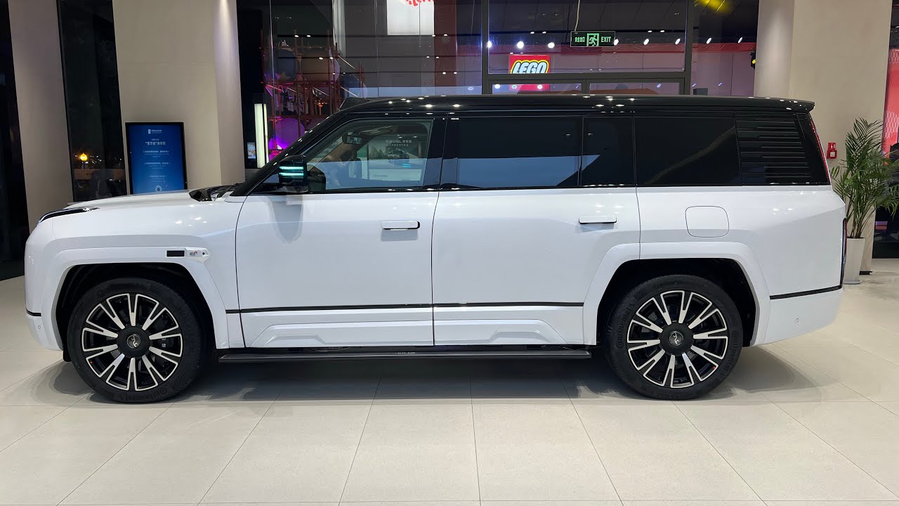 BYD U8L Review: Luxury 6-Seater PHEV with Water Driving Capability